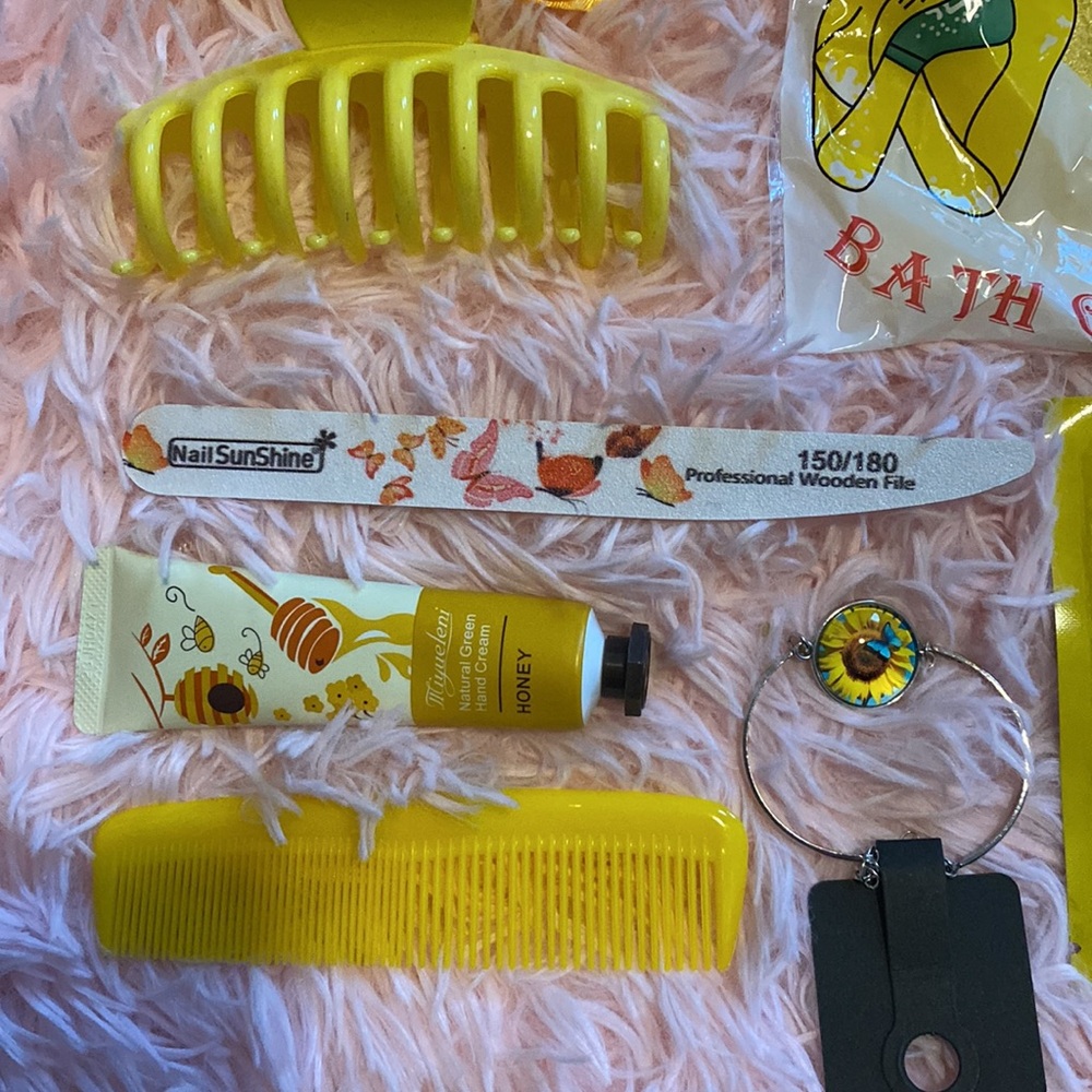 makeup spa bundle - yellow - Picture 3 of 4